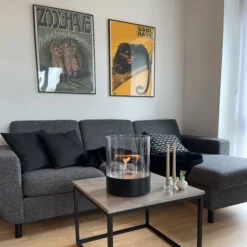 Southwark Black - Round Tabletop Bioethanol Fire -Dimplex Shop southwark sort bord biopejs med glas paa sofabord